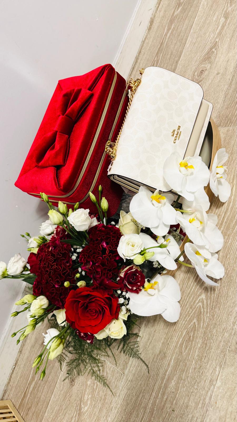 Bouquet tenu par la mariée